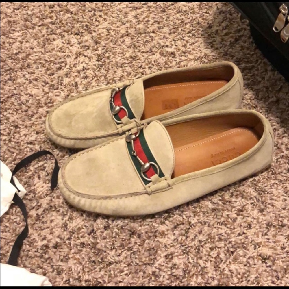 Gently worn Gucci drivers w/bag